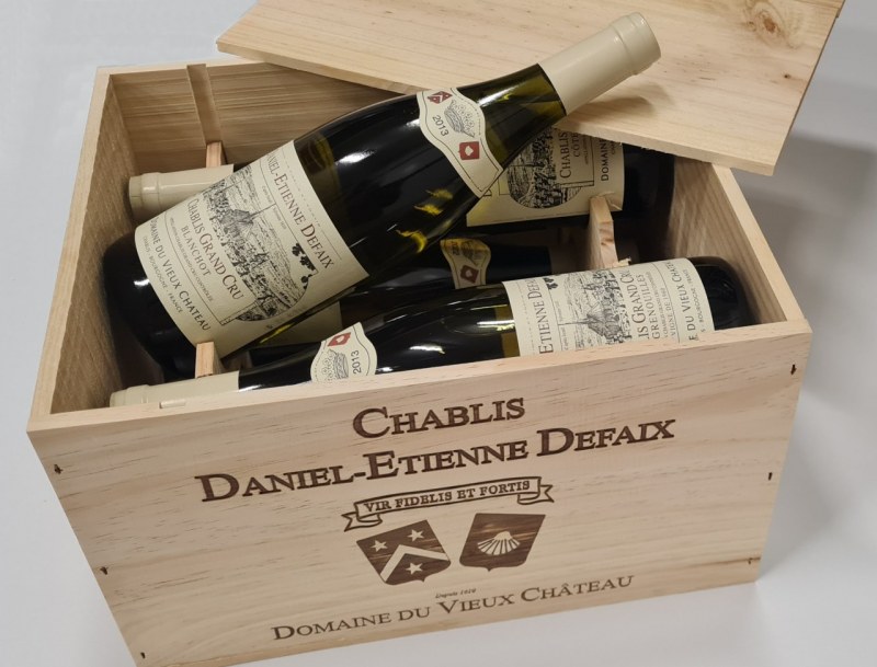 Collection Noël 2025 - Caisse Bois 6 bouteilles, Transport inclus : 1 Chablis 2022 + 1 Côte de Léchet 2012 + 1 Vaillon 2014 + 1 Lys 2015 + 1 Grenouilles 2013 + 1 Blanchot 2013